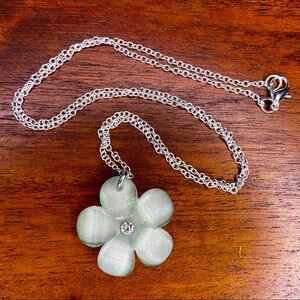 NWOT Mint Flower Necklace